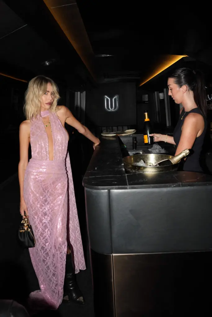 Luxcoach Glamour on the Grid with Em Gurr